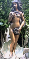 Venus hellbraun patiniert